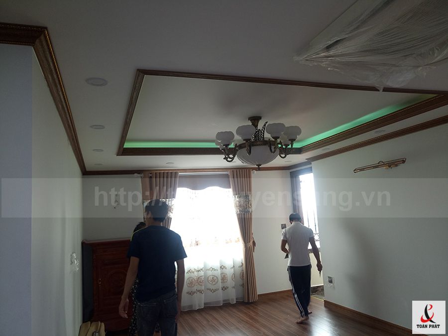 CÔNG TRÌNH TRẦN PHÒNG KHÁCH XUYÊN SÁNG NHÀ ANH VINH – CÔNG TY PHÁT TRIỂN NHÀ BỘ QUỐC PHÒNG