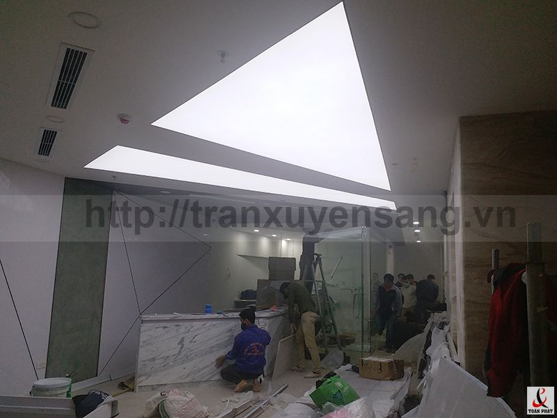 Dự án trần xuyên sáng phòng khám nha khoa 85 – Bùi Thị xuân